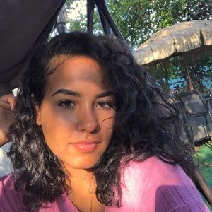 Meet your Posher, Daniela